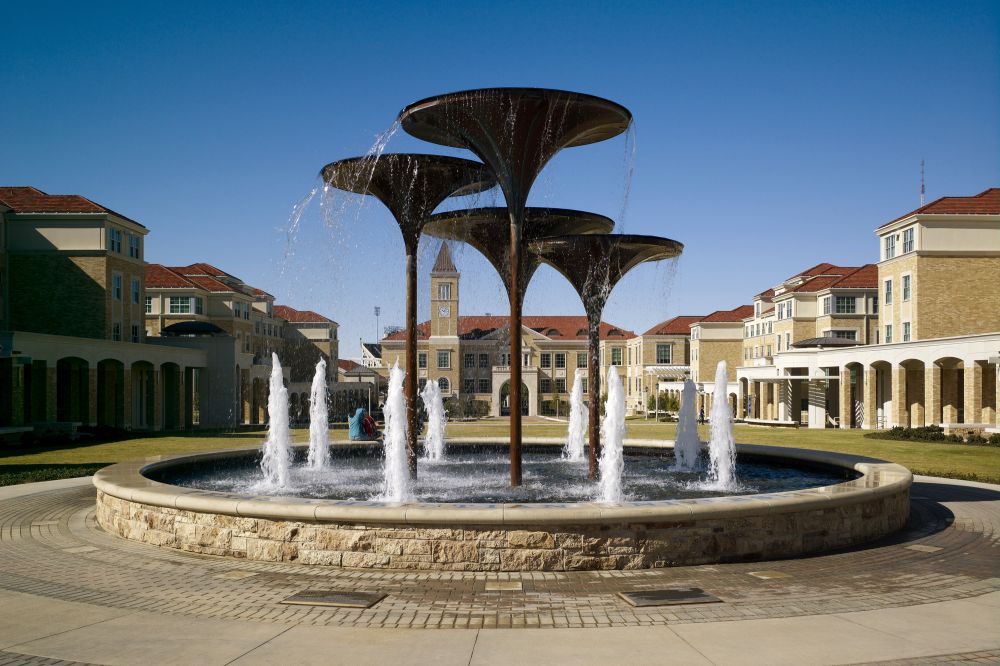 Located at the heart of Texas Christian University's campus, Brown-Lupton University Union anchored the new Student Commons and, with neighboring buildings, creates a new plaza and many outdoor activity areas.